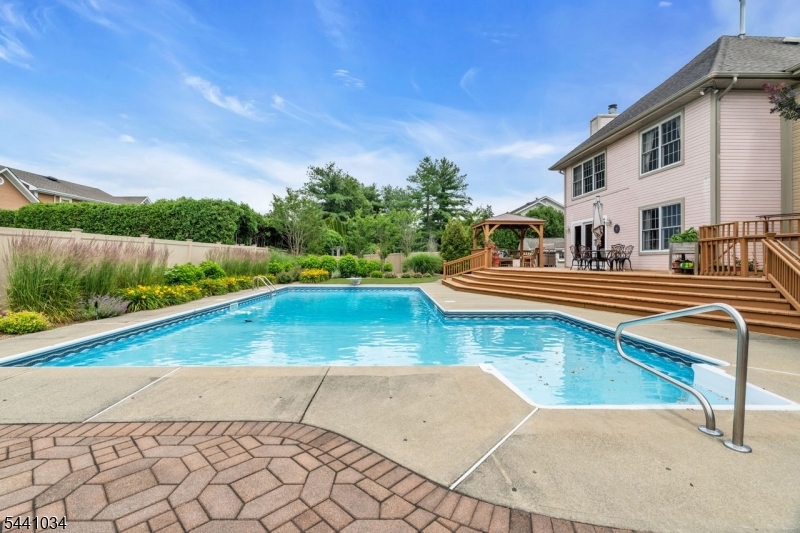 115 Sturbridge Cir