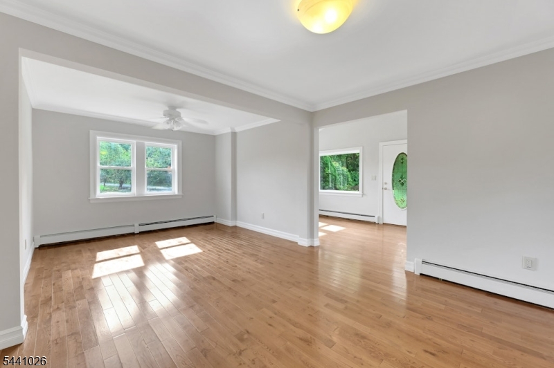 32 Bellows Ln