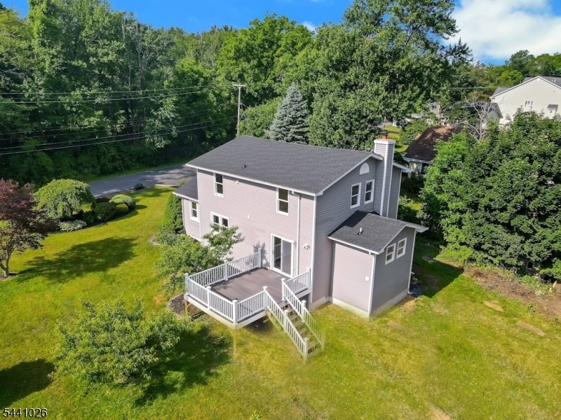 32 Bellows Ln