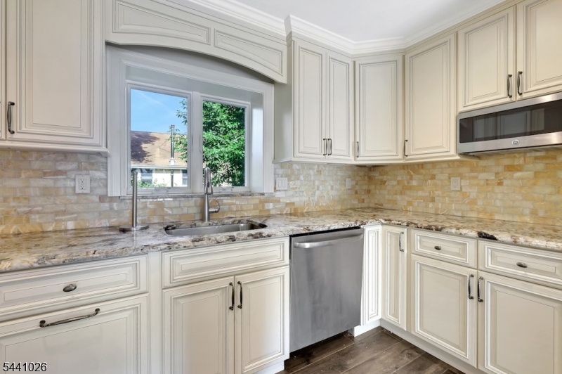 32 Bellows Ln