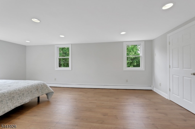 32 Bellows Ln