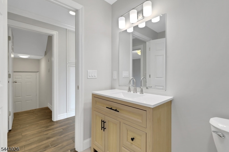 32 Bellows Ln