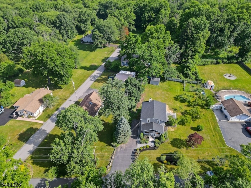 32 Bellows Ln