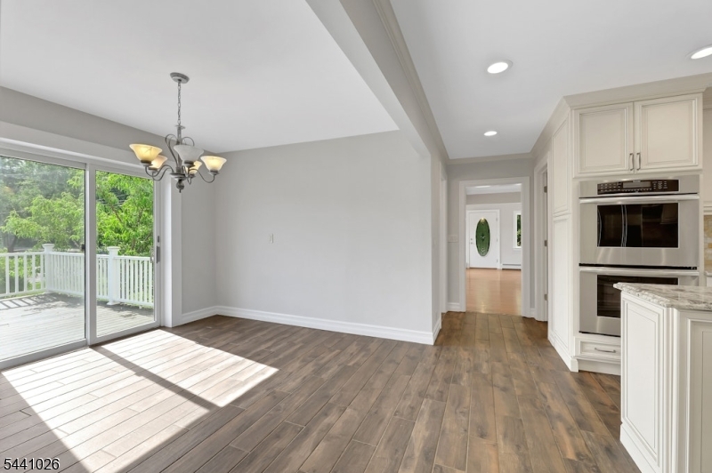 32 Bellows Ln