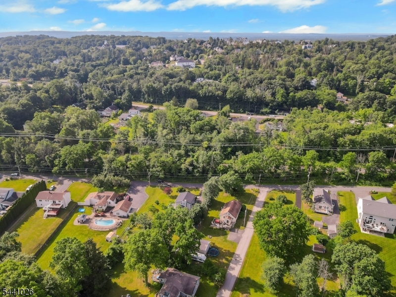 32 Bellows Ln