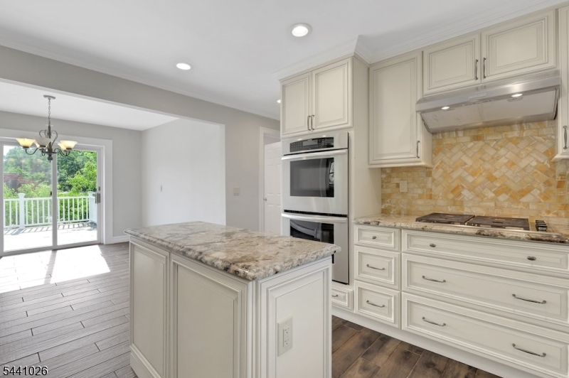 32 Bellows Ln