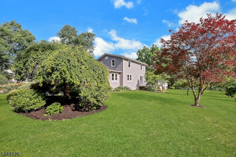 32 Bellows Ln