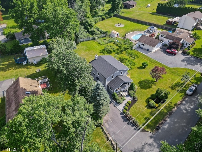 32 Bellows Ln