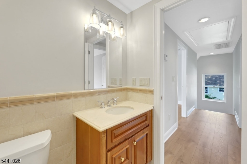 32 Bellows Ln