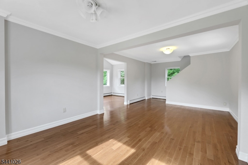 32 Bellows Ln