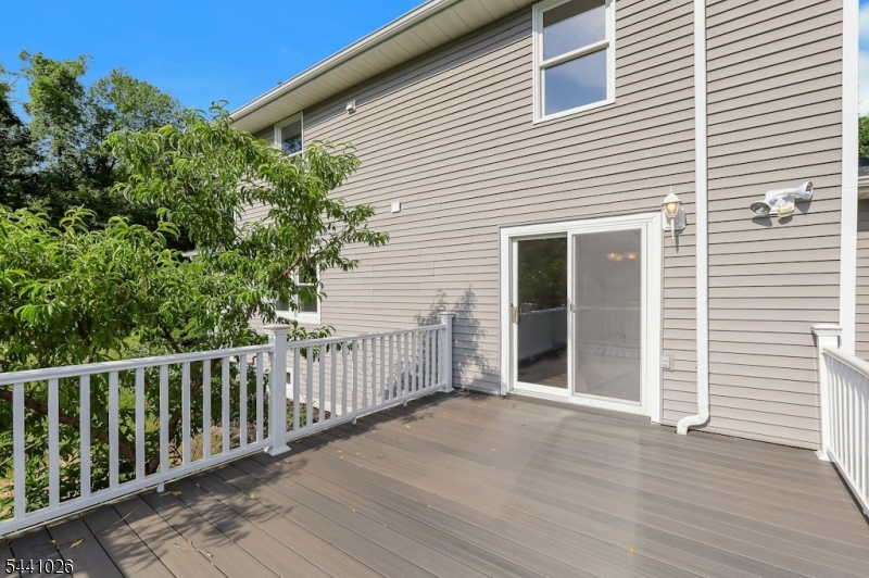 32 Bellows Ln