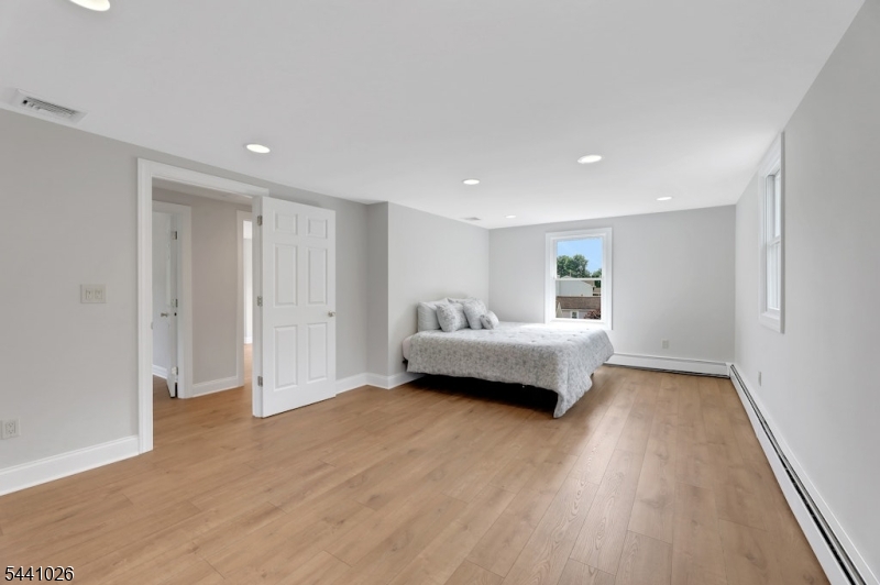 32 Bellows Ln