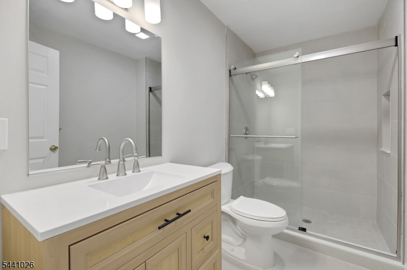 32 Bellows Ln