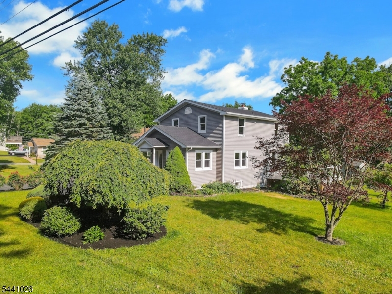 32 Bellows Ln