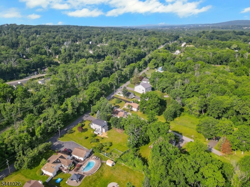 32 Bellows Ln