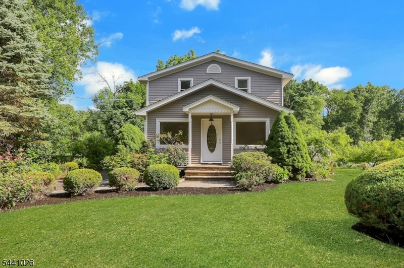 32 Bellows Ln