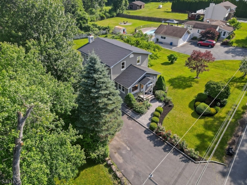 32 Bellows Ln