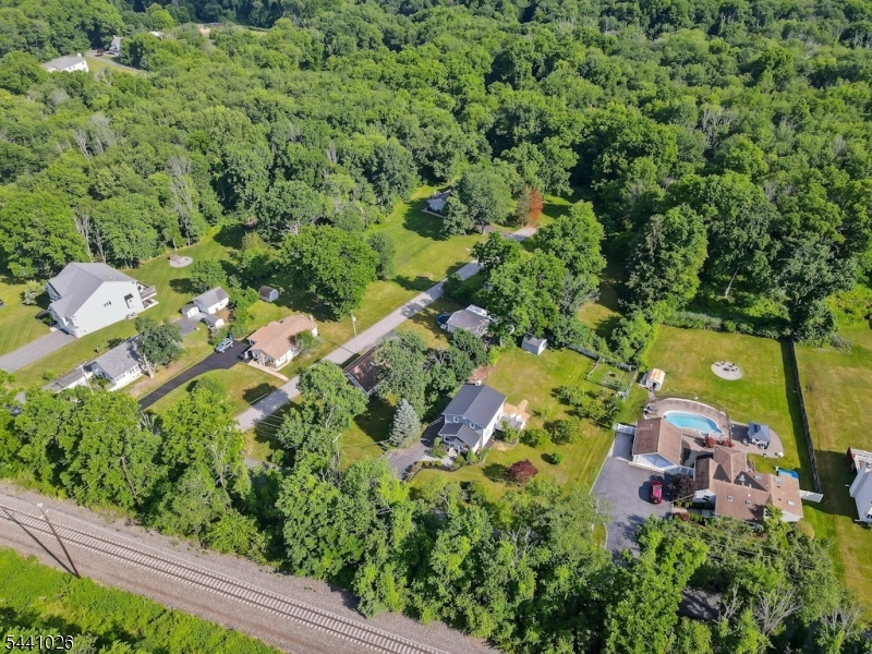 32 Bellows Ln