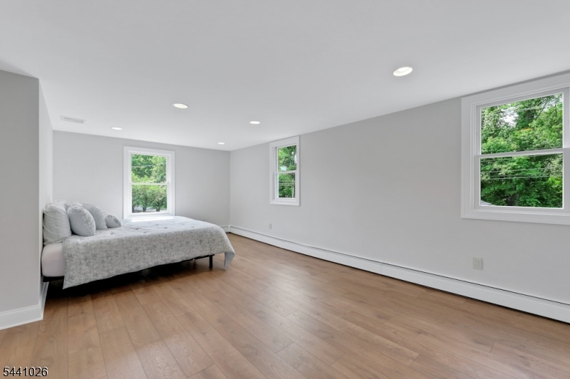 32 Bellows Ln