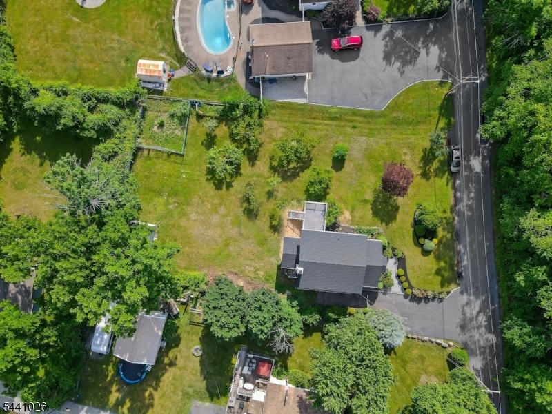 32 Bellows Ln