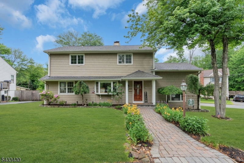 30 Laurel Dr