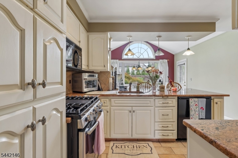 49 Pancake Hollow Dr