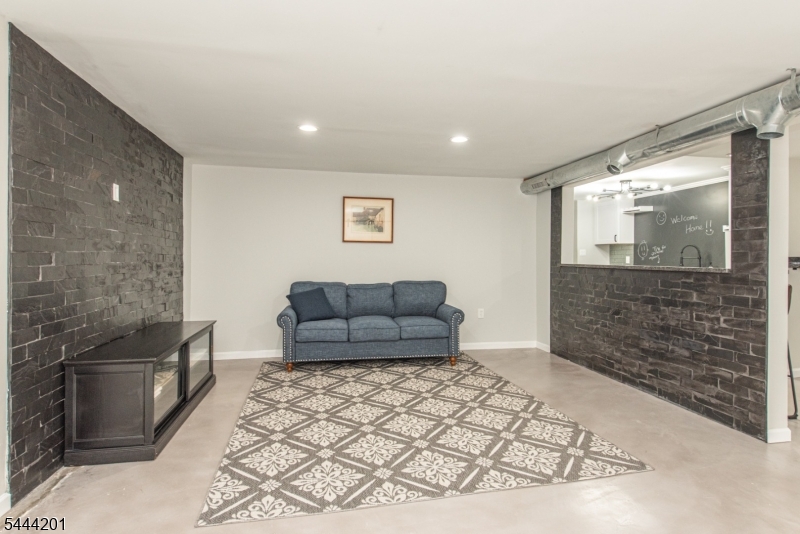 388 Irving Ave