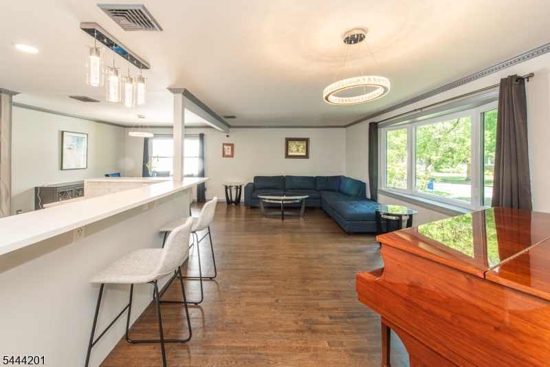 388 Irving Ave