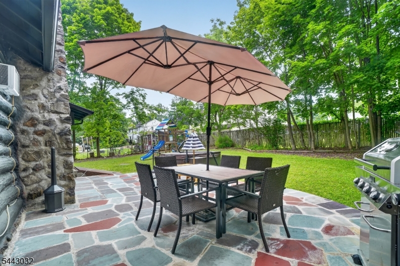53 Lakeview Dr