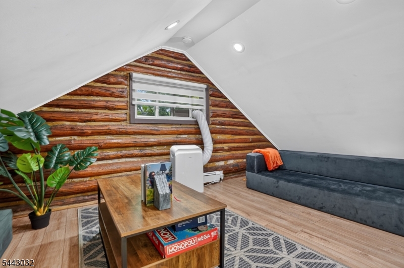 53 Lakeview Dr
