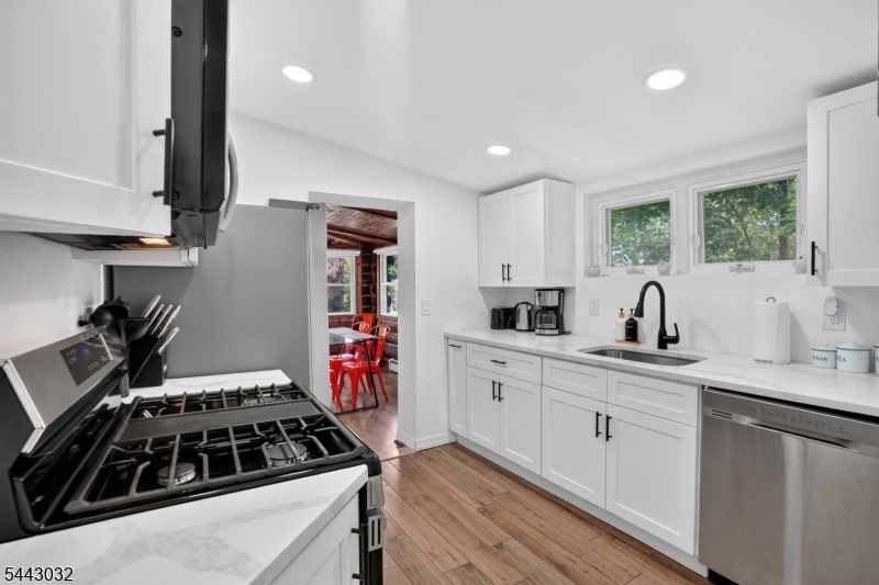 53 Lakeview Dr
