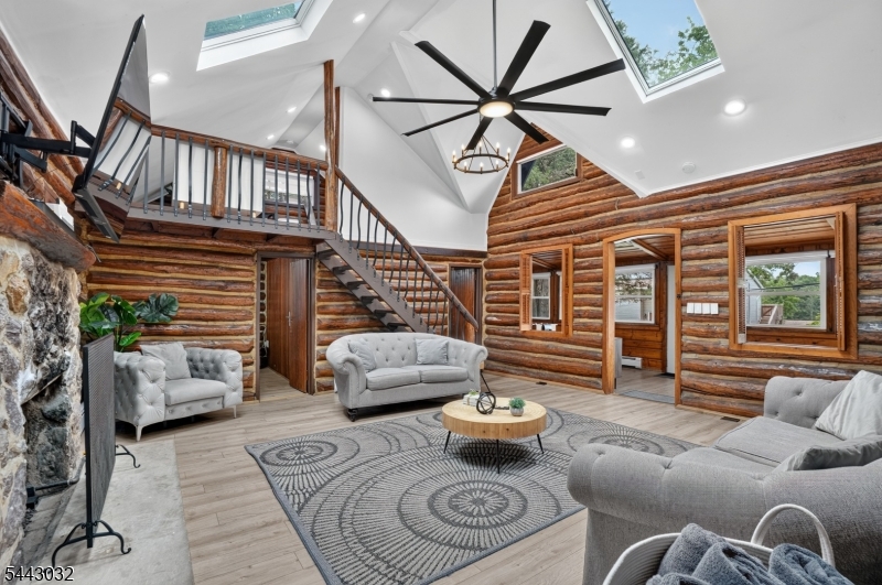 53 Lakeview Dr