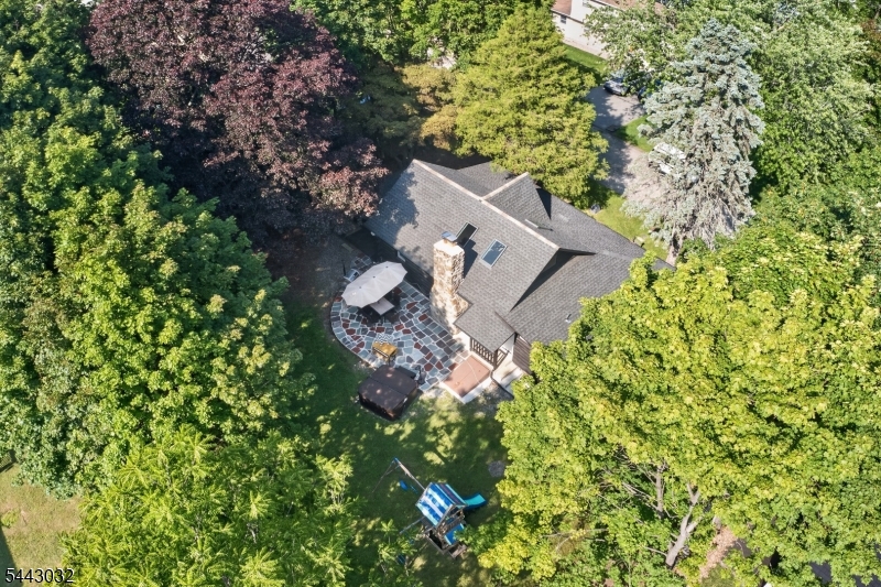 53 Lakeview Dr