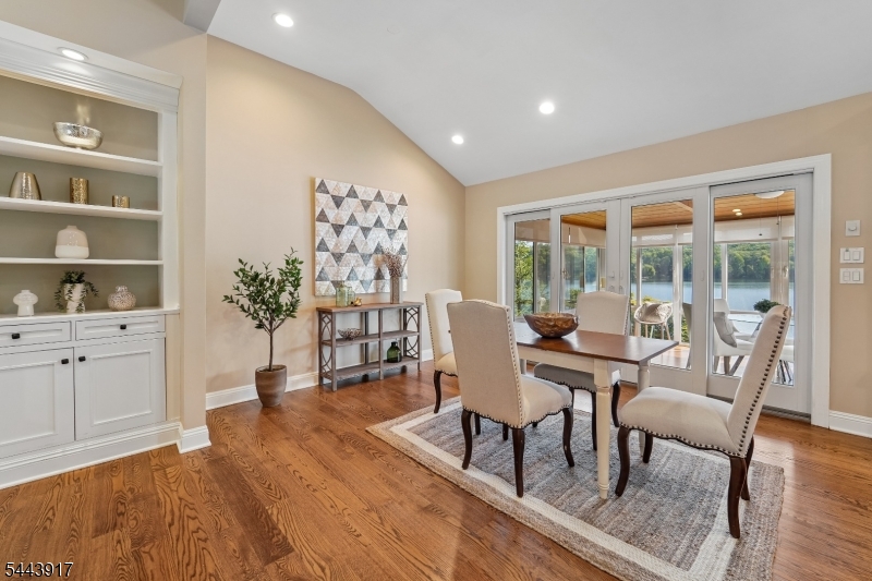 1050 Pines Lake Dr