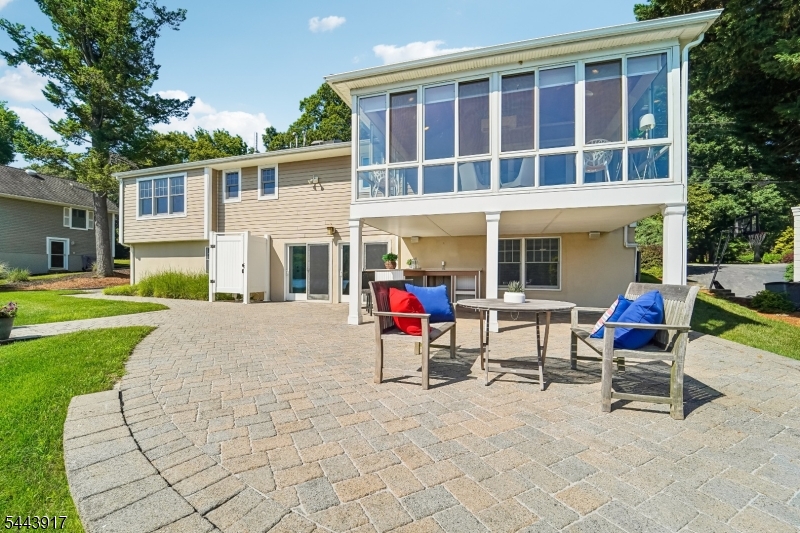 1050 Pines Lake Dr