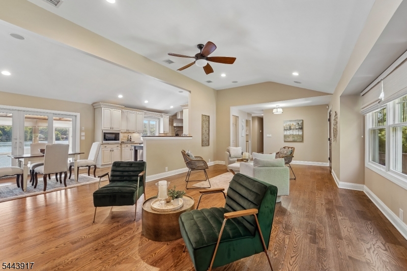 1050 Pines Lake Dr