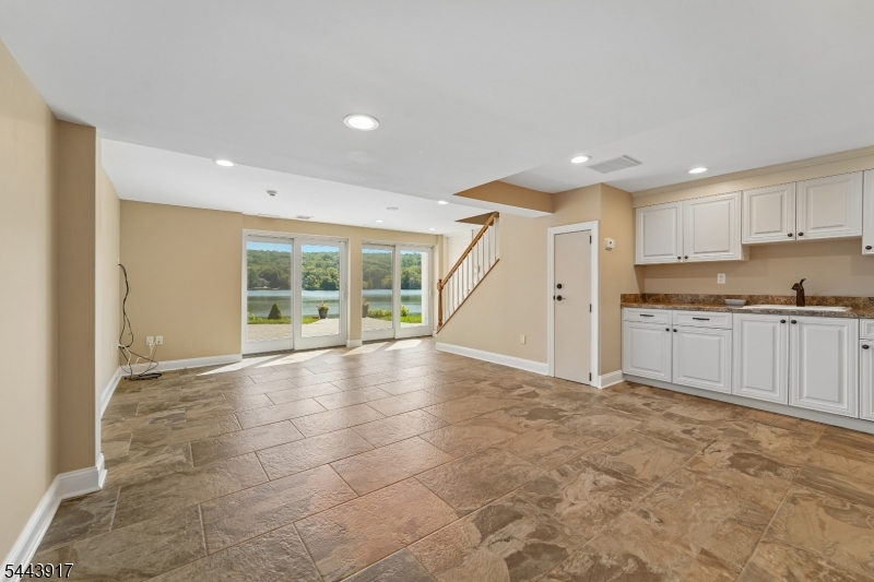 1050 Pines Lake Dr