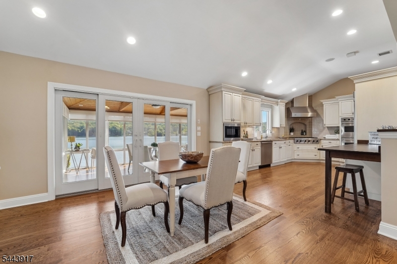 1050 Pines Lake Dr