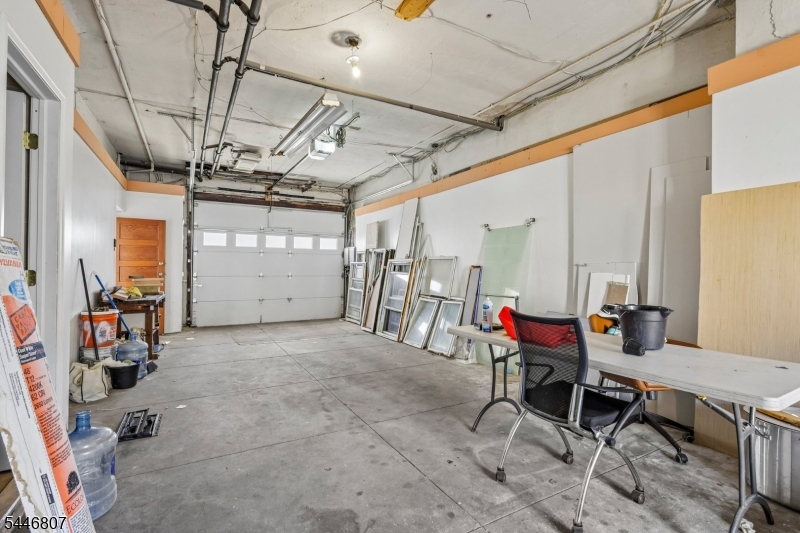 390 Delano Pl