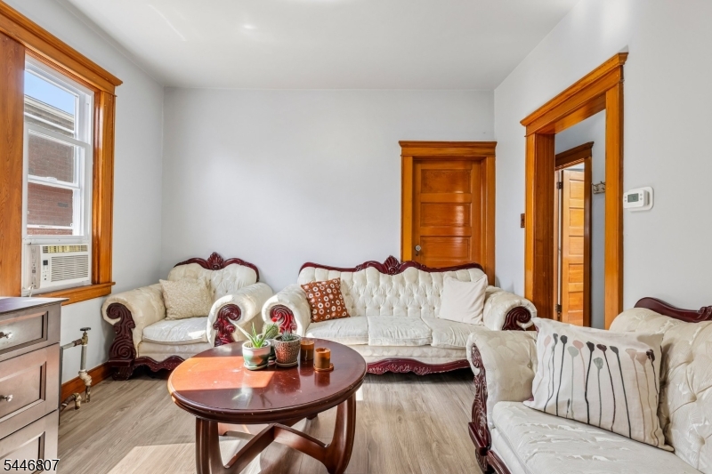 390 Delano Pl
