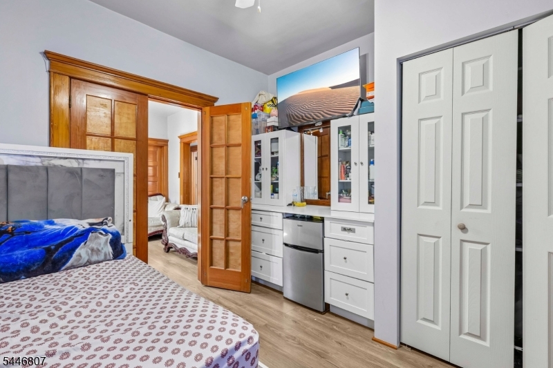 390 Delano Pl