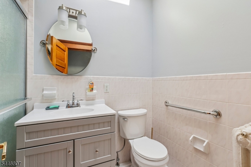 390 Delano Pl