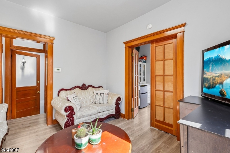 390 Delano Pl