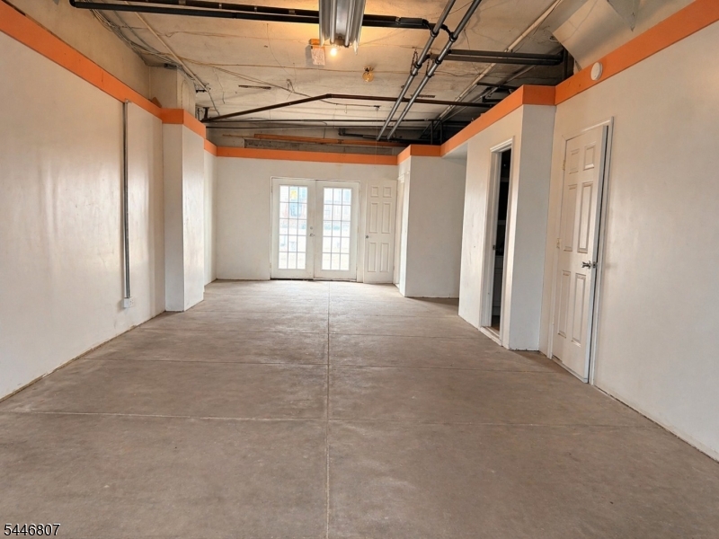 390 Delano Pl