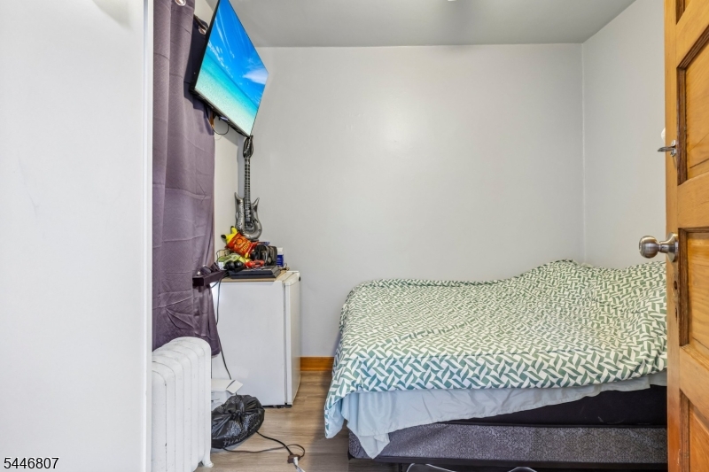 390 Delano Pl