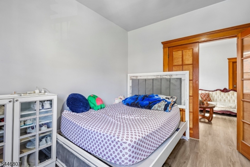 390 Delano Pl