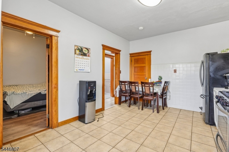 390 Delano Pl
