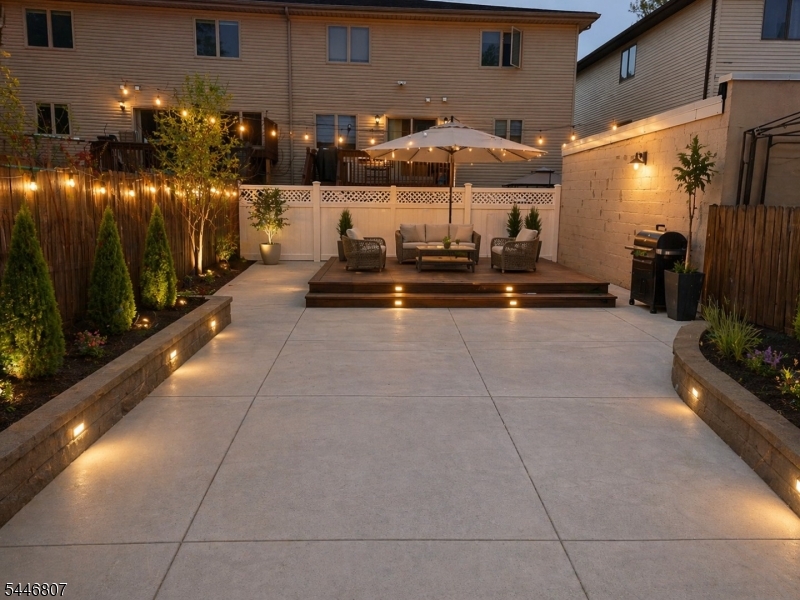 390 Delano Pl