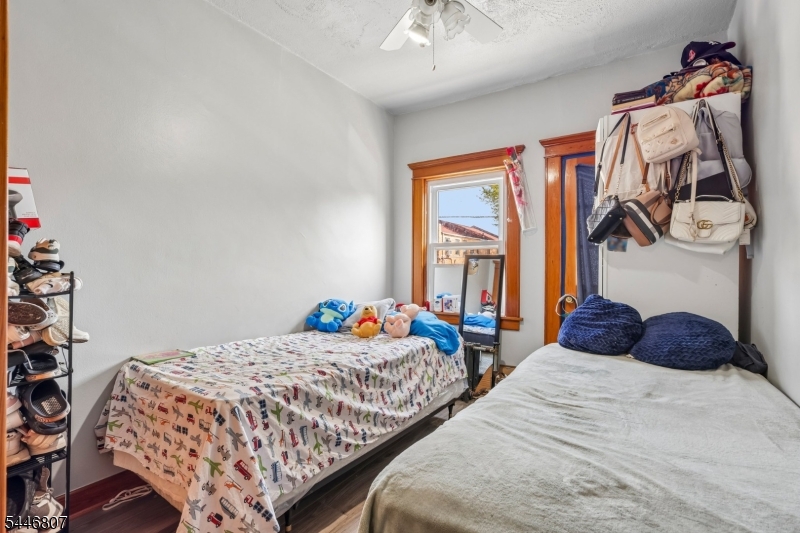 390 Delano Pl