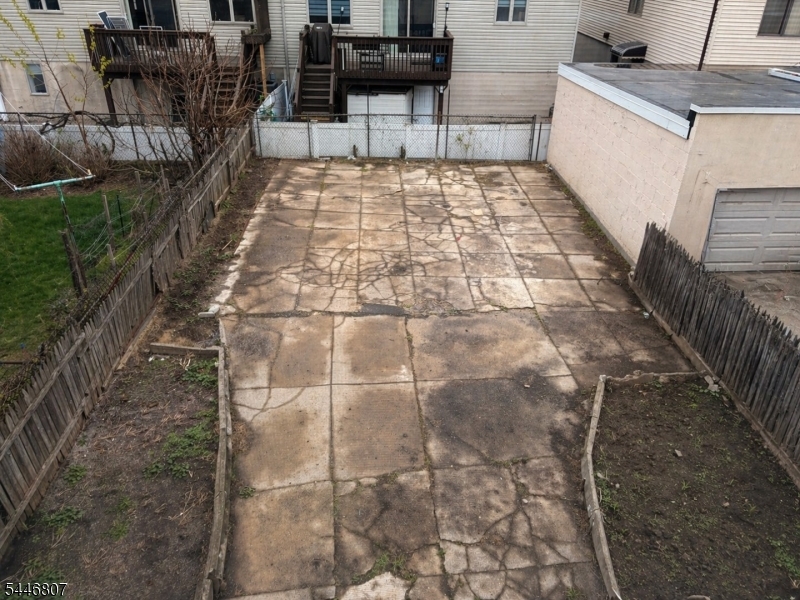 390 Delano Pl